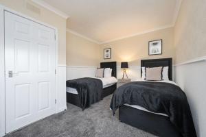 2BR Sleeps 6 with Parking Near Linlithgow Palace
