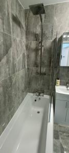 Modern Stylish Retreat 15 Mins to Central London