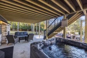 New Luxe! 9BR,7BA, Elevator, Sleeps 30, EV Charger