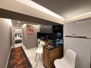 Cozy 1BR Basement Apartment Close to Metro