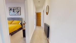 Stylish 2 Bed Apt, 2 Minute Walk From The Beach.