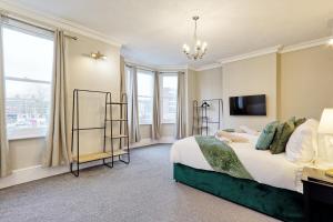 Spacious 5-Bedroom Home, Ideal for Long Stays & Team Accommodation