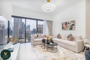 Vogue Vacation Homes, Downtown Act One near Burj Khalifa and Dubai Mall, Two Bedroom Apartment with Balcony and City Skyline View, Access toAmenities