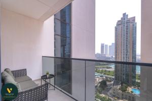 Vogue Vacation Homes, Downtown Act One near Burj Khalifa and Dubai Mall, Two Bedroom Apartment with Balcony and City Skyline View, Access toAmenities