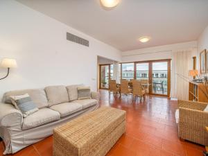 Top floor apartment with marina views #1993