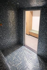 Luxury 1 Bedroom - Burj Khalifa & sea view - Sauna & Pool - High Floor