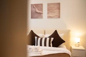 Luxury 1 Bedroom - Burj Khalifa & sea view - Sauna & Pool - High Floor