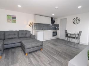 The View - Peaceful Duplex Apartment with Views, Parking & Wifi