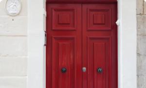 Traditional Maltese Private Maisonette with Front Balcony - Valletta