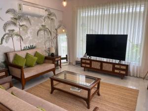 The Green Door Villa Varca Beach with Private pool