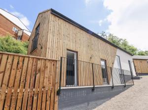 The View - Peaceful Duplex Apartment with Views, Parking & Wifi