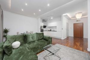 Elegant Apartment Near Wilanów Palace by Renters Prestige