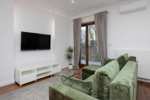 Elegant Apartment with Air Conditioning and Underground Parking by Renters Prestige