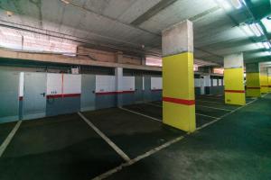 WELCS APARTAMENTO 312 EMP con piscina y parking privado