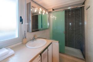 WELCS APARTAMENTO 312 EMP con piscina y parking privado