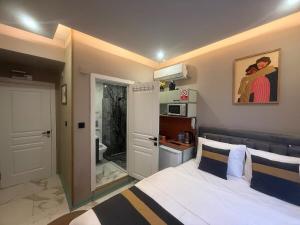 Warm cozy studio 8 min by metro station