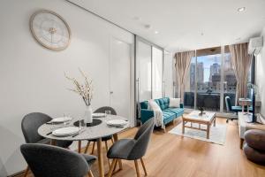 2BR CBD Zen Retreat - Pool, Sauna, Steam & Gym