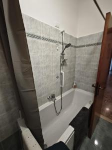 CASA DORIS Montecarotto, Le Marche - Top Lage, Glasfaser WIFI, neu renoviert