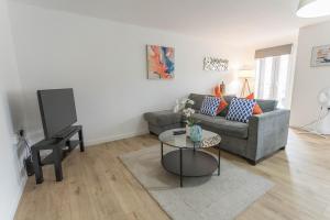 Bright 2 Bed Apartments in Marston Oxford, Free Parking, OX3 Near John Radcliffe Hospitals & University Parks