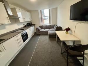 2 Bedroom Apartment Large room with WiFi and Smart TV