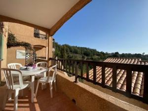 IS090- 891 LES ISSAMBRES T3 cabine 6 couchages, piscine et parking