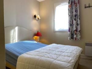 IS090- 891 LES ISSAMBRES T3 cabine 6 couchages, piscine et parking