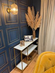 Large stylish home with Games room 5 bedroom sleeps 11 free WiFi and parking