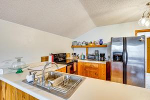 Cozy Barn Apt with 5-Acre Pond in South Georgia!