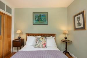 Gorgeous Apartment with Rooftop Views Central Bath