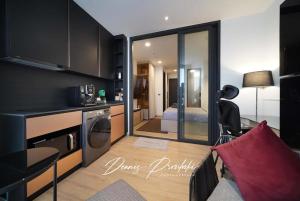 Luxury Edge Seaview Apartment