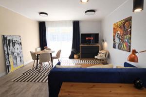 Marina Deluxe II - garaż podziemny, widok na jezioro z każdego z 3 pokoi, 70 m2, Netflix