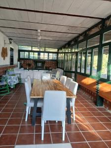 Spacious Garden Villa, private pool, huge grounds with orange trees