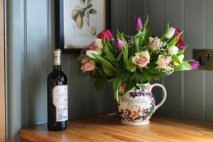 Luxurious Hut with Outdoor Bath & Sea Views