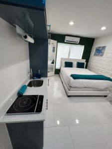 Fun & Luxury Studio Apartment IN Downtown Hollywood! 22