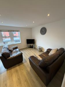 Lovely 2 bed Bedminster flat with parking