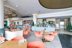 Waterfall Ellipse-4014 Patimo Opulent Apartment