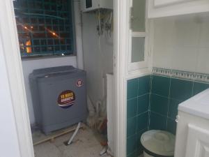 Ennasr City - Appartement Très Propre avec WiFi Fibre et Emplacement Idéal et Calme - Chaines International - Series et Films Netflix - Proche Commerces et Restaurants Rue Hedi Nouira - Service Navette