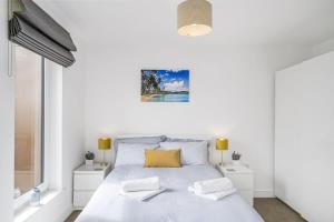Apartment with Stunning Sea Views Private Parking