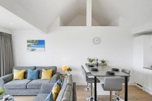 Apartment with Stunning Sea Views Private Parking