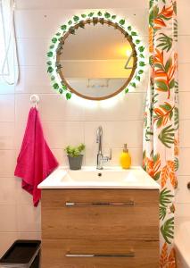 Spacious apartment by the sea 8+4