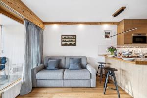 Central flat in Villars sur Ollon, Amethyste, for 4, with two double beds, balcony and 75m to ski-train