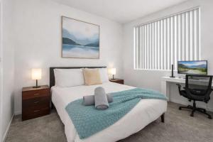 Relaxing North Scottsdale 2BR with Resort Pool Grills & Parking