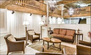 Beachside Palm Beach Condo | Pool & Walk to Sea