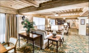Beachside Palm Beach Condo | Pool & Walk to Sea