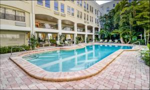 Palm Beach 1BR | Near Beach & Pool