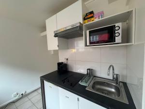 Little Parisian Hideaway for Two - Smart City Base