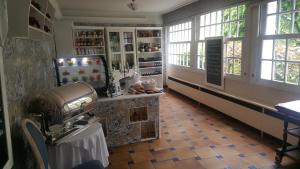 Hotels LOGIS - Hotel & Restaurant Le Gonfalon : photos des chambres