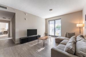 Daytona 2BR | Pool + Free Parking, Pets