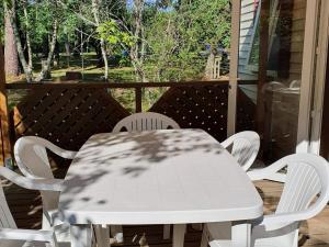 Mobil-home 35m² avec terrasse pour 5 personnes - API-1-52-1034