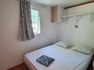 Mobil-home 35m² avec terrasse pour 5 personnes - API-1-52-1034